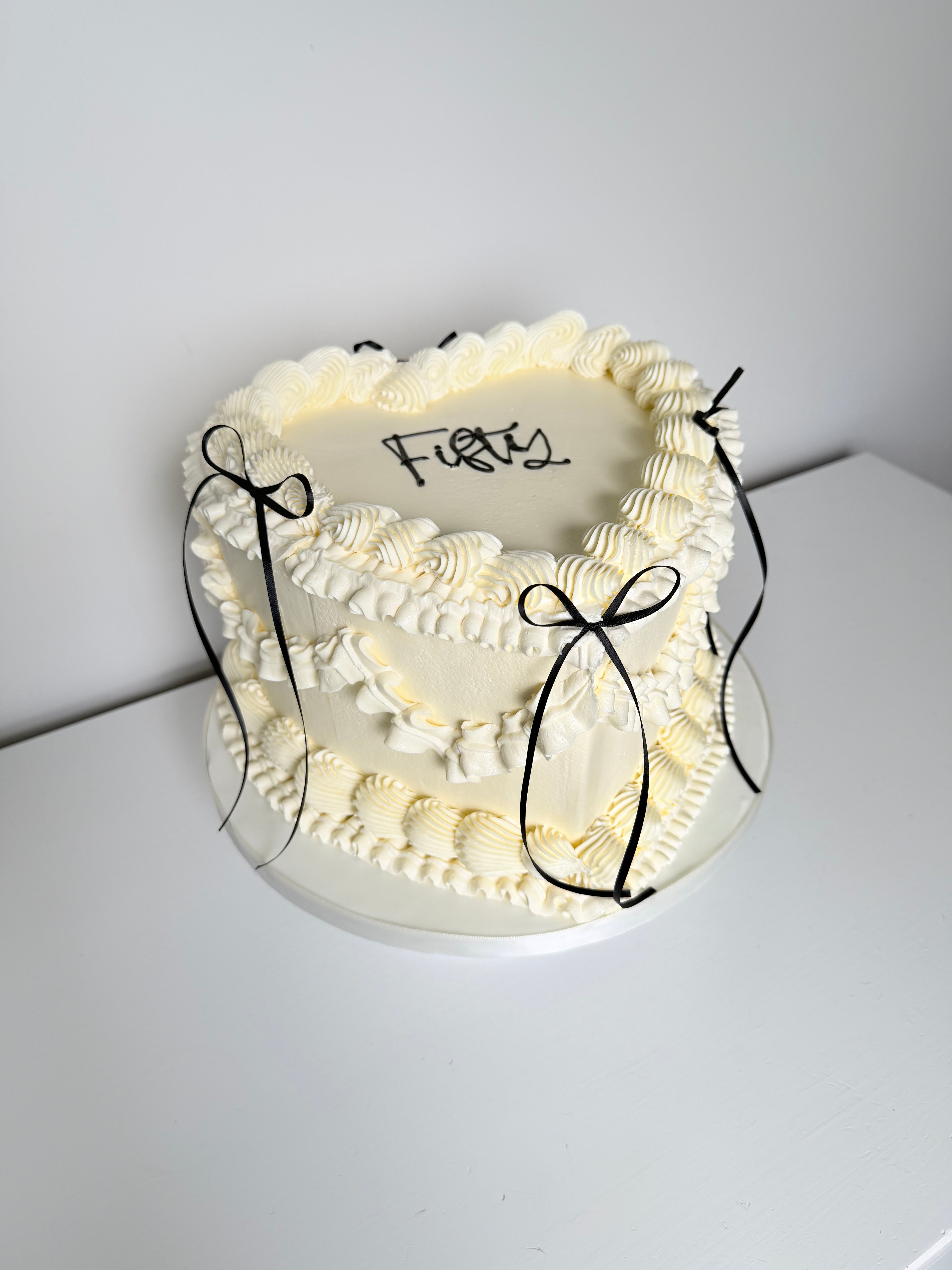 Vintage Heart Cake with Bows (One Colour)